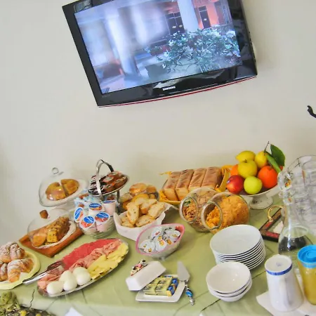 Alojamento de Acomodação e Pequeno-almoço Juliae Felicis *